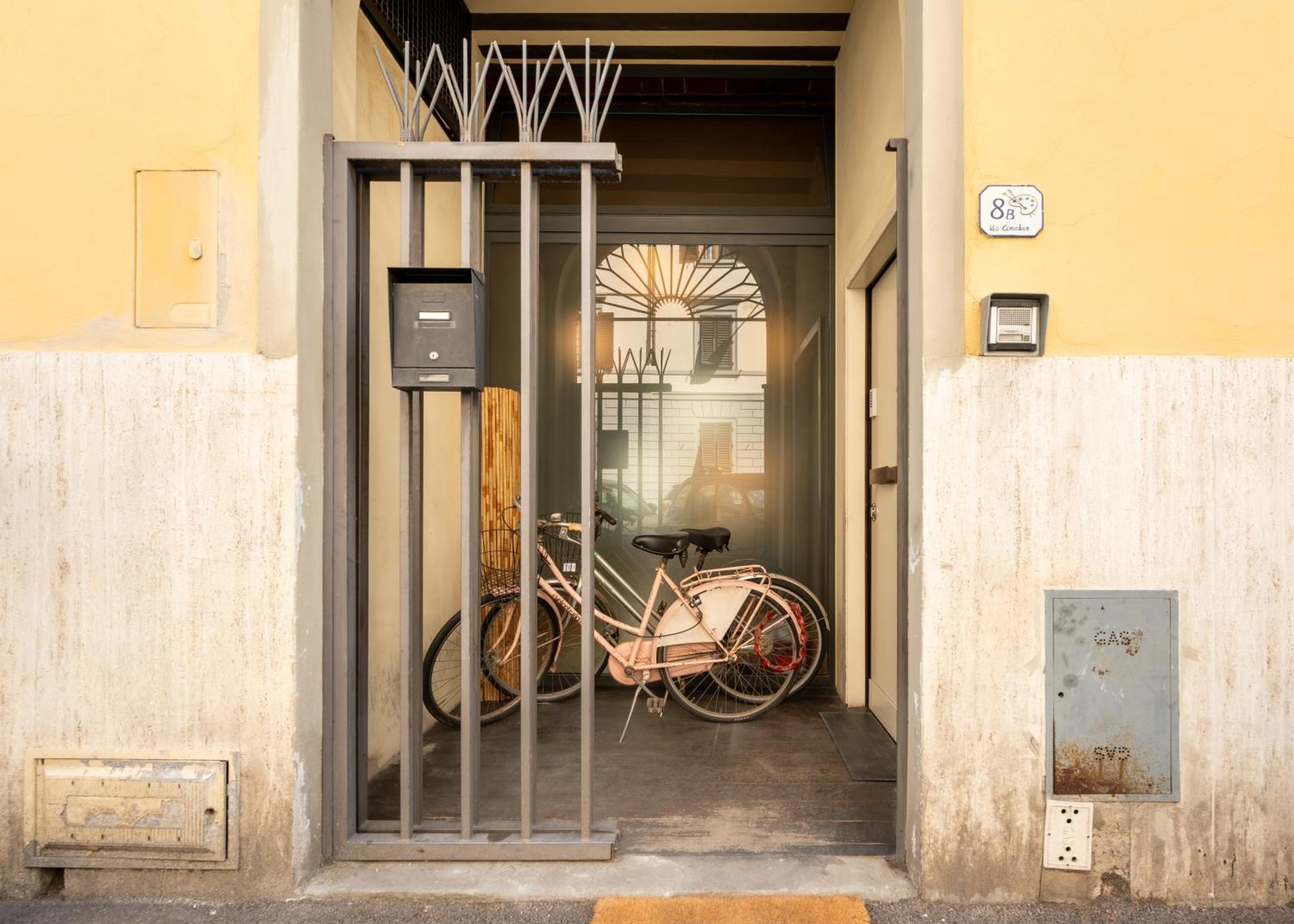 Via Cimabue 8B - Florence Charming Apartments - Metropolitan Loft In Florence - 20 Minute Walk To City Center - Excellent Base For Exploring - Less Than 5 Minute Walk To The Supermarket - Amazing Bakery On The Corner المظهر الخارجي الصورة